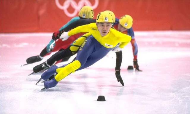 米兰名宿：米兰需要一名真正的中锋，看到莫德里奇这么投入真是太棒了