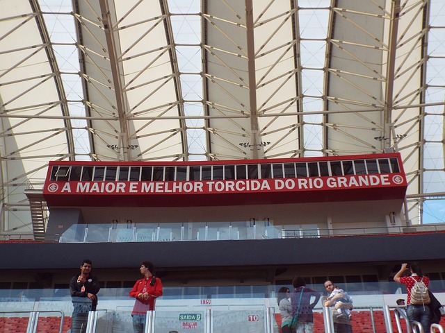 眼泪里的坚 眼泪里的坚